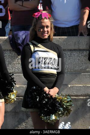 29 ottobre 2011: Cheerleader dei Missouri Tigers durante la partita tra gli University of Missouri Tigers e i Texas A&M University Aggies al Kyle Field di College Station, Texas. I Tigers vincono contro gli Aggies, 38-31.(immagine di credito: © Patrick Green/Cal Sport Media/ZUMAPRESS.com) Foto Stock