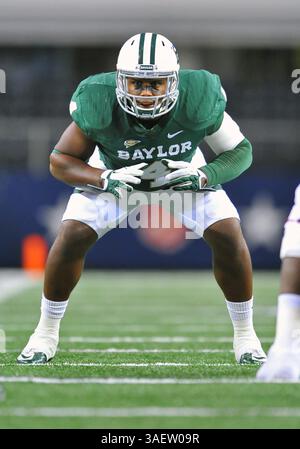26 novembre 2011: . Linebacker dei Baylor Bears Elliot Coffey (4) in azione.durante la partita tra i Texas Tech Red Raiders e i Baylor Bears al Cowboy Stadium di Arlington Texas..Baylor vince 66-42..Manny Flores/CSM(Credit Image: © Manny Flores/Cal Sport Media/ZUMAPRESS.com) Foto Stock