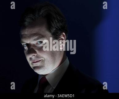 17 AGOSTO 2010 - REGNO UNITO - ***FOTO FILE***. George Osborne parla al quartier generale di Bloomberg a London17 agosto 2010. (Immagine di credito: © Ki Price/ZUMAPRESS.com) Foto Stock