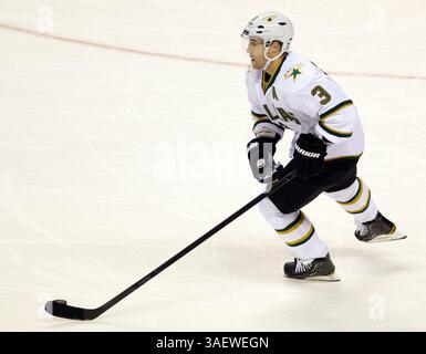 8 dicembre 2011: Dallas vede Stephane Robidas (3) nella partita contro i San Jose Sharks. Gli squali battono le stelle 5-2 all'HP Pavillion di San Jose, CALIFORNIA. (Immagine di credito: © William Mancebo/Cal Sport Media/ZUMAPRESS.com) Foto Stock