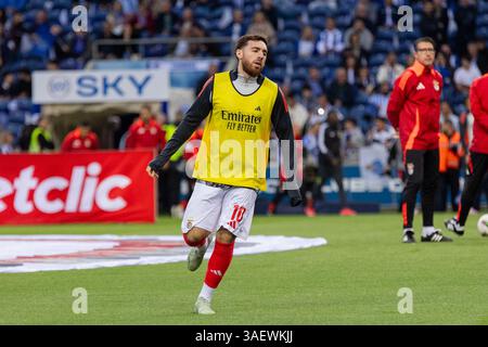 Porto, Portogallo. 6 aprile 2025. Orkun Kökçü di SL Benfica si scalda prima della partita Betclic della Liga Portugal tra FC Porto e SL Benfica all'Estadio do Dragao. Punteggio finale; FC Porto 1:4 SL Benfica credito: SOPA Images Limited/Alamy Live News Foto Stock