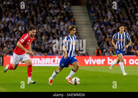Porto, Portogallo. 6 aprile 2025. Rodrigo Mora del Porto visto in azione durante la partita Betclic della Liga Portugal tra FC Porto e SL Benfica all'Estadio do Dragao. Punteggio finale; FC Porto 1:4 SL Benfica credito: SOPA Images Limited/Alamy Live News Foto Stock