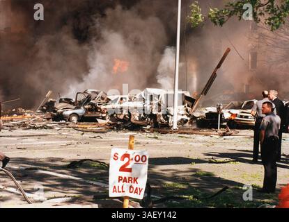 Aprile 2015 - file - il 19 aprile 1995, un'esplosione di camion-bomba fuori dall'Alfred P. Murrah Federal Building a Oklahoma City, Oklahoma, ha causato 168 morti e centinaia di feriti. L'esplosione fu scatenata dal militante anti-governo Timothy McVeigh, che nel 2001 fu giustiziato per i suoi crimini. Il suo co-cospiratore Terry Nichols è stato condannato a vita in prigione. Nella foto - 19 aprile 1995 - Oklahoma City, Oklahoma, U. S - aprile 2015 - file - il 19 aprile 1995, un'esplosione di camion-bomba fuori dall'edificio federale Alfred P. Murrah a Oklahoma City, Oklahoma, ha causato 168 morti e centinaia di feriti. L'esplosione Foto Stock