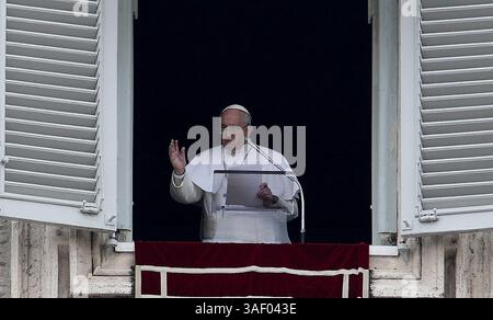 15 marzo 2015 - Stato della città del Vaticano (Santa sede) - PAPA FRANCESCO pronuncia la preghiera dell'Angelus in Piazza San Pietro in Vaticano. (Immagine di credito: © Evandro Inetti/ZUMA Wire) Foto Stock