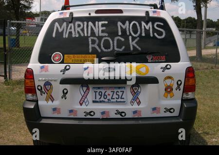 27 agosto 2005; Crawford, Texas, Stati Uniti; un Pro Bush sostenga i sostenitori delle truppe al raduno di sabato. Credito obbligatorio: Foto di Peter A. Silva/ZUMA Press. (©) Copyright 2005 di Peter A. Silva Foto Stock