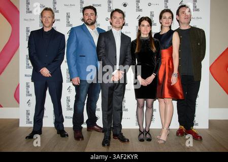 Steven Mackintosh, Celyn Jones, Elijah Wood, Shirley Henderson, Maimie McCoy e Kevin Eldon partecipano alla prima inglese di Set Fire to the Stars il 28 ottobre 2014 , The Ham Yard Hotel, Londra Foto Stock