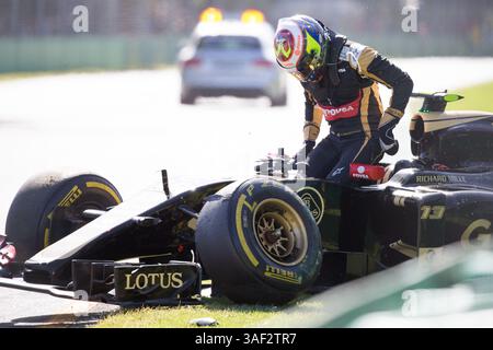 15 marzo 2015: Il pastore Maldonado (VEN) n. 13 del Lotus F1 Team si schianta al Gran Premio di Formula 1 australiano 2015 ad Albert Park, Melbourne, Australia. Sydney Low/Cal Sport Media (immagine di credito: © Sydney Low/Cal Sport Media/ZUMAPRESS.com) Foto Stock