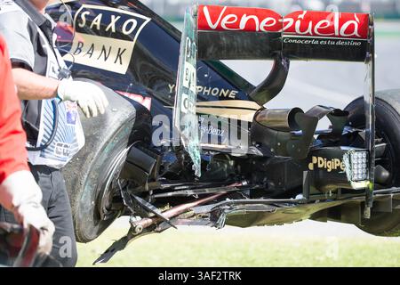 15 marzo 2015: Il pastore Maldonado (VEN) n. 13 del Lotus F1 Team si schianta al Gran Premio di Formula 1 australiano 2015 ad Albert Park, Melbourne, Australia. Sydney Low/Cal Sport Media (immagine di credito: © Sydney Low/Cal Sport Media/ZUMAPRESS.com) Foto Stock
