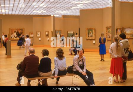 Metropolitan Museum of Art, New York, Manhattan, 1984. Dipinti europei nella Galleria Andre Meyer fotografati nel 1984 su film FUJI con luce naturale interna. Foto Stock