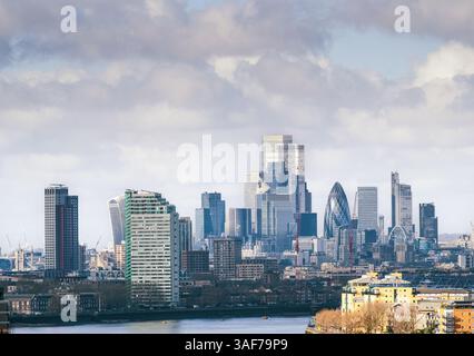 Una vista dello skyline da Greenwich Park, Londra, Regno Unito. Foto Stock