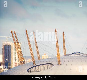 Un dettaglio della Millennium Dome tratto da Greenwich Park, Londra, Regno Unito. Foto Stock