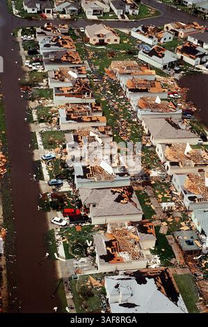 OT 144609 - - CONSEGNA A: Banco - - - Homestead - - DIDASCALIA INFO: Aerea che mostra le case danneggiate nella zona di Kendall a Miami. Foto del file scattata da Ricardo ferro nell'agosto 1992. - Times foto di: Ricardo ferro - - storia di: Pittman - - SCANSIONATO DA: - - DATA DI ESECUZIONE: (Credito immagine: St Petersburg Times/ZUMAPRESS.com) Foto Stock