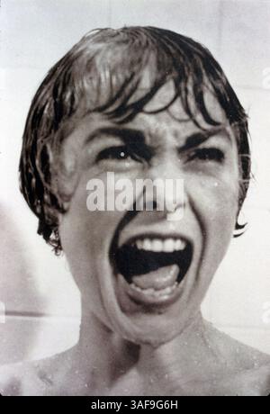3 ottobre 2004; Hollywood, CA, Stati Uniti; foto del file: 5 febbraio 1960. JANET LEIGH interpreta Marion Crane nel thriller horror "Psycho" diretto da Alfred Hitchcock. L'attrice JANET LEIGH è morta pacificamente nella sua casa di Beverly Hills domenica 3 ottobre 2004. Leigh aveva sofferto di vasculite (un'infiammazione dei vasi sanguigni) nell'ultimo anno. Per gentile concessione di Paramount Pictures. (Immagine di credito: SNAP/ZUMAPRESS.com) Foto Stock