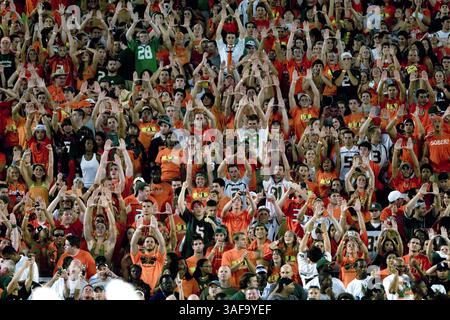 17 settembre 2009: Tifosi dei Miami Hurricanes tifo. I Miami Hurricanes sconfissero i Georgia Tech Yellow Jackets - 33 a 17 al Dolphin Stadium di Miami FL (Credit Image: SGM/ZUMAPRESS.com) Foto Stock