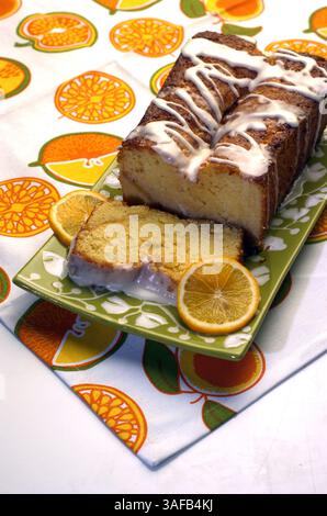 18 agosto 2011 - Walnut Creek, CA, USA - gli agrumi di stagione offrono ispirazione culinaria per questa torta al limone Meyer. (Immagine di credito: © Mark Dufrene/Contra Costa Times/MCT/ZUMAPRESS.com) Foto Stock