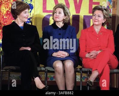 Ascoltando le osservazioni, First Lady Laura Bush, Sen. Hillary Rodham-Clinton (D-NY) e Sen. Kay Bailey Hutchison (Credit Image: The Washington Times/ZUMAPRESS.com) Foto Stock