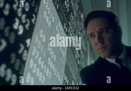 11 ottobre 2001; Hollywood, California, Stati Uniti; l'attore RUSSELL CROWE interpreta John Forbes Nash Jr., un genio matematico, nel nuovo film "A Beautiful Mind" diretto da Ron Howard. (Immagine di credito: ZUMA Press/ZUMAPRESS.com) Foto Stock
