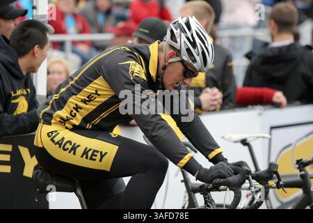 21 aprile 2012: Black Key Bulls durante la corsa ciclistica Men's Little 500 che si tiene all'Armstrong Stadium nel campus dell'Indiana University di Bloomington, IN. (Immagine di credito: © Pat Lovell/Cal Sport Media/ZUMAPRESS.com) Foto Stock