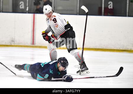 Kiev, Ucraina. 5 aprile 2025. Kiev, Ucraina 5 aprile 2025 Dmytro Poperezhai (19 Kremenchuk) durante la partita del Campionato ucraino di hockey su ghiaccio 2024/2025 tra Kiev Kapitals contro Kremenchuk a Kiev, Ucraina (KUBANOV PAVLO UKR/SPP) credito: SPP Sport Press Photo. /Alamy Live News Foto Stock