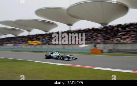 15 aprile 2012; Shanghai, CINA; Nico Rosberg della Germania e Mercedes GP guida durante il Gran Premio di Formula 1 cinese sul circuito internazionale di Shanghai. (Immagine di credito: © Yijiang Guo/Osports tramite filo ZUMA) Foto Stock