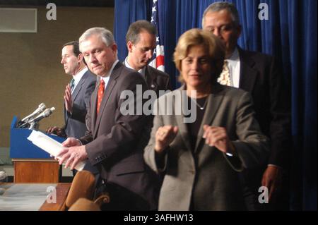 Da sinistra a destra Sen. Rick Santorum (R-PA), Sen. Jeff Sessions (R-Alabama), Rep. Mario Diaz-Balart (R-25th FL), Rep. Ileana Ros-Lehtinen (R-18th Florida) e Rep. Henry Bonilla (Credit Image: The Washington Times/ZUMAPRESS.com) Foto Stock