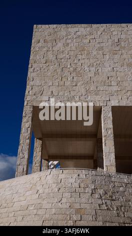30 ottobre 2010 - Los Angeles, California, Stati Uniti - Brick Face of Getty Museum. Il J. Paul Getty Museum del Getty Center di Los Angeles ospita dipinti, disegni, sculture, manoscritti miniati, arti decorative, e fotografie europee e americane. (Immagine di credito: © Pierre Martin/ZUMAPRESS.com) Foto Stock