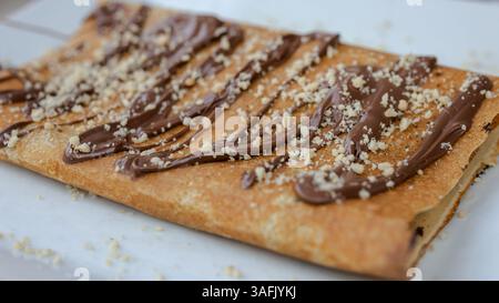 Piatto di deliziose crepe al cioccolato Foto Stock