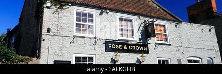 La casa pubblica Rose and Crown, Wells, Somerset, Inghilterra. Primavera: Aprile 2025 Foto Stock