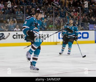 17 marzo 2012: L'attaccante degli squali Joe Pavelski celebra il suo gol durante la partita di hockey NHL tra i Detroit Red Wings e i San Jose Sharks all'HP Pavilion di San Jose, CA. I Sharks sconfissero i Redwings 3-2 ai tempi supplementari. Â© Damon Tarver/Cal Sport Media(immagine di credito: © Damon Tarver/Cal Sport Media/ZUMAPRESS.com) Foto Stock