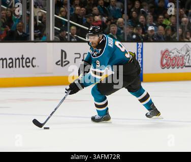 17 marzo 2012: L'attaccante degli squali Martin Havlat spinge il puck in avanti durante la partita di hockey NHL tra i Detroit Red Wings e i San Jose Sharks all'HP Pavilion di San Jose, CA. I Sharks sconfissero i Redwings 3-2 ai tempi supplementari. Â© Damon Tarver/Cal Sport Media(immagine di credito: © Damon Tarver/Cal Sport Media/ZUMAPRESS.com) Foto Stock
