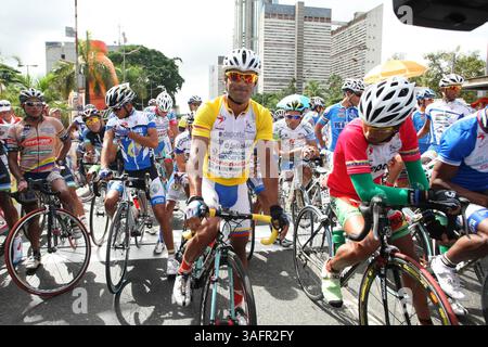 15 luglio 2012 - Caracas, CAPITALE DEL DISTRITO, Venezuela - DÃ©cima etapa de la Vuelta a Venezuela, correspondiente a la ediciÃ³n 49 del tradicional giro ciclÃ­stico nacional, realizada entre Los Caobos y la avenida BolÃ­var de la capital. CARACAS, 15-07-2012 (HENRY DELGADO / EL NACIONAL). Prohibido el uso o reproducciÃ³n de esta imagen en Venezuela. (Immagine di credito: © El Nacional/GDA/ZUMAPRESS.com) Foto Stock