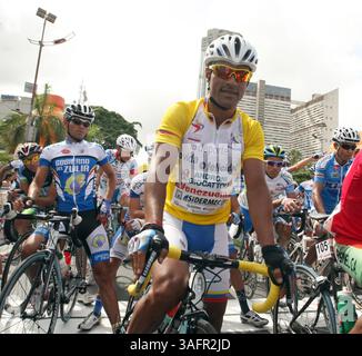 15 luglio 2012 - Caracas, CAPITALE DEL DISTRITO, Venezuela - DÃ©cima etapa de la Vuelta a Venezuela, correspondiente a la ediciÃ³n 49 del tradicional giro ciclÃ­stico nacional, realizada entre Los Caobos y la avenida BolÃ­var de la capital. EN la grÃfica ''El Diablo'' Miguel Ubeto. CARACAS, 15-07-2012 (HENRY DELGADO / EL NACIONAL). Prohibido el uso o reproducciÃ³n de esta imagen en Venezuela. (Immagine di credito: © El Nacional/GDA/ZUMAPRESS.com) Foto Stock