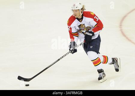 21 marzo 2012: L'ala destra dei Florida Panthers Kris Versteeg n. 32 in azione durante la partita NHL tra Carolina Hurricanes e Florida Panthers alla PNC Arena di Raleigh, NC. (Immagine di credito: © Evan Pike/Cal Sport Media/ZUMAPRESS.com) Foto Stock