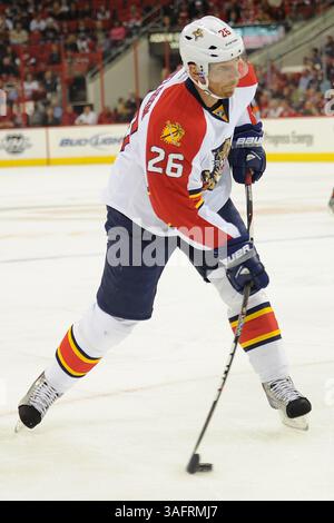 21 marzo 2012: Ala destra dei Florida Panthers Mikael Samuelsson n. 26 in azione durante la partita NHL tra Carolina Hurricanes e Florida Panthers alla PNC Arena di Raleigh, NC. (Immagine di credito: © Evan Pike/Cal Sport Media/ZUMAPRESS.com) Foto Stock