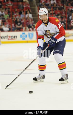 21 marzo 2012: Ala destra dei Florida Panthers Mikael Samuelsson n. 26 in azione durante la partita NHL tra Carolina Hurricanes e Florida Panthers alla PNC Arena di Raleigh, NC. (Immagine di credito: © Evan Pike/Cal Sport Media/ZUMAPRESS.com) Foto Stock