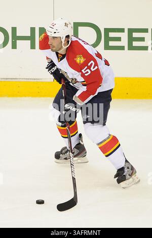 21 marzo 2012: Il difensore dei Florida Panthers Jason Garrison n. 52 in azione durante la partita NHL tra Carolina Hurricanes e Florida Panthers alla PNC Arena di Raleigh, NC. (Immagine di credito: © Evan Pike/Cal Sport Media/ZUMAPRESS.com) Foto Stock