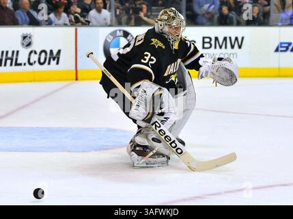 22 marzo 2012 . Il portiere di Dallas Kari Lehtonen (32) in azione durante una partita tra i Vancouver Canucks e i Dallas Stars all'American Airlines Center di Dallas Texas..Canucks vincono 2-1.(Credit Image: Â© Manny Flores/Cal Sport Media/ZUMAPRESS.com) Foto Stock