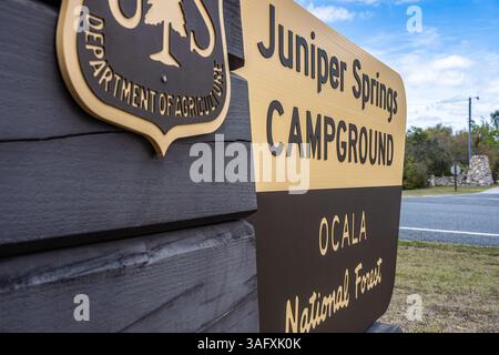 Cartello d'ingresso sulla SR 40 per Juniper Springs, situato nella Ocala National Forest a est di Ocala, Florida. (USA) Foto Stock