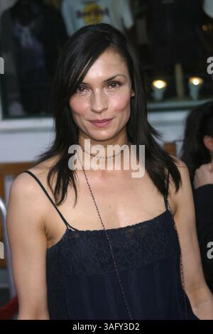 3 maggio 2004; Universal City, CA, Stati Uniti; FAMKE JANSSEN alla prima di "Van Helsing" tenutasi all'Anfiteatro universale. (Immagine di credito: Scott Weiner/ZUMAPRESS.com) Foto Stock