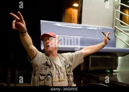 FILE - il regista britannico TONY SCOTT (21 giugno 1944 C 19 agosto 2012) è morto dopo essere saltato alla sua morte da un ponte di Los Angeles, hanno detto le autorità. Il 68enne morì dopo aver saltato 200 piedi dal ponte Vincent Thomas all'ora di pranzo di domenica. I suoi film includono Top Gun, Beverly Hills Cop II, True Romance e Crimson Tide. FOTO: DATA DI USCITA: 12 GIUGNO 2009. TITOLO DEL FILM: La presa di Pelham 1 2 3. STUDIO: Metro-Goldwyn-Mayer (MGM). TRAMA: Gli uomini armati dirottano un treno della metropolitana di New York, tengono in ostaggio i passeggeri in cambio di un riscatto, e trasformano il lavoro di un giorno ordinario per la spedizione Foto Stock