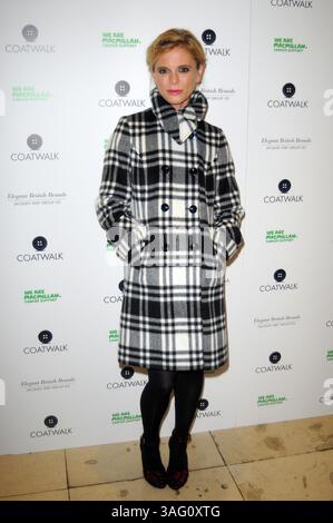Emilia Fox partecipa al Coatwalk, ospitato dalla casa di moda britannica Jacques Vert, in aiuto del Macmillan Cancer Support Foto Stock