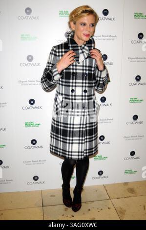 Emilia Fox partecipa al Coatwalk, ospitato dalla casa di moda britannica Jacques Vert, in aiuto del Macmillan Cancer Support Foto Stock