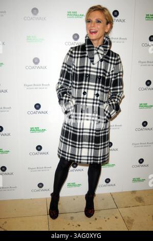 Emilia Fox partecipa al Coatwalk, ospitato dalla casa di moda britannica Jacques Vert, in aiuto del Macmillan Cancer Support Foto Stock