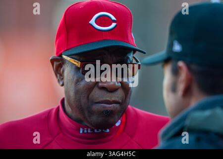 6 ottobre 2012: Il manager dei Cincinnati Reds Dusty Baker prima della gara 1 della MLB NLDS tra Cincinnati Reds e San Francisco Giants all'AT&T Park di San Francisco CALIFORNIA. I Reds sconfissero i Giants per 5-2. Â© Damon Tarver/Cal Sport Media(immagine di credito: © Damon Tarver/Cal Sport Media/ZUMAPRESS.com) Foto Stock