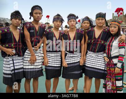 2 marzo 2012 - Aizawl, Mizoram, India - Mizoram, uno stato nel nord-est dell'India, ospita diverse tribù ciascuna con un'identità culturale unica. Questo ritratto mostra la bellezza dei costumi tribali tradizionali. (Immagine di credito: © Jaina Mishra/ZUMAPRESS.com) Foto Stock