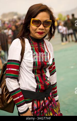 2 marzo 2012 - Aizawl, Mizoram, India - Mizoram, uno stato nel nord-est dell'India, ospita diverse tribù ciascuna con un'identità culturale unica. Questo ritratto mostra la bellezza dei costumi tribali tradizionali. (Immagine di credito: © Jaina Mishra/ZUMAPRESS.com) Foto Stock