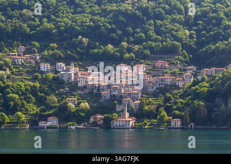 Vista primaverile del piccolo villaggio di Careno. Lago di Como, Lombardia, Italia. Foto Stock