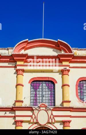 Edificio della diocesi presso la Cattedrale di San Cristobal, vista dettagliata, San Cristobal de las Casas, Stato del Chiapas, Messico Foto Stock