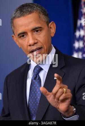 8 giugno 2012 - Washington, DC, USA - il presidente Barack Obama tiene una conferenza stampa nella Brady Press Briefing Room alla Casa Bianca di Washington, DC l'8 giugno 2012. Venerdì il presidente Barack Obama ha spinto i leader europei a compiere ulteriori passi per stabilizzare il loro sistema finanziario, mentre ha esortato il Congresso ad agire in base alle sue proposte di lavoro in patria, due mosse che hanno segnalato una crescente preoccupazione nella sua amministrazione per l'impatto della crisi della zona euro sulla tenue ripresa economica. (Immagine di credito: © Kevin Dietsch/Pool-MCT/ZUMAPRESS.com) Foto Stock