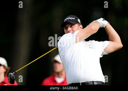 24 giugno 2012 - Cromwell, Connecticut, Stati Uniti - ROLAND THATCHER guarda la sua guida sulla 18esima buca durante l'ultimo round del Travelers Championship al TPC River Highlands a Cromwell, Connecticut. (Immagine di credito: © Geoffrey Bolte/ZUMAPRESS.com) Foto Stock